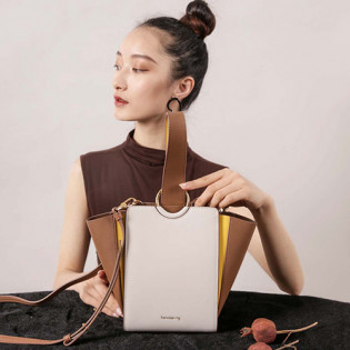Fantaspring Ring Clutch Brown